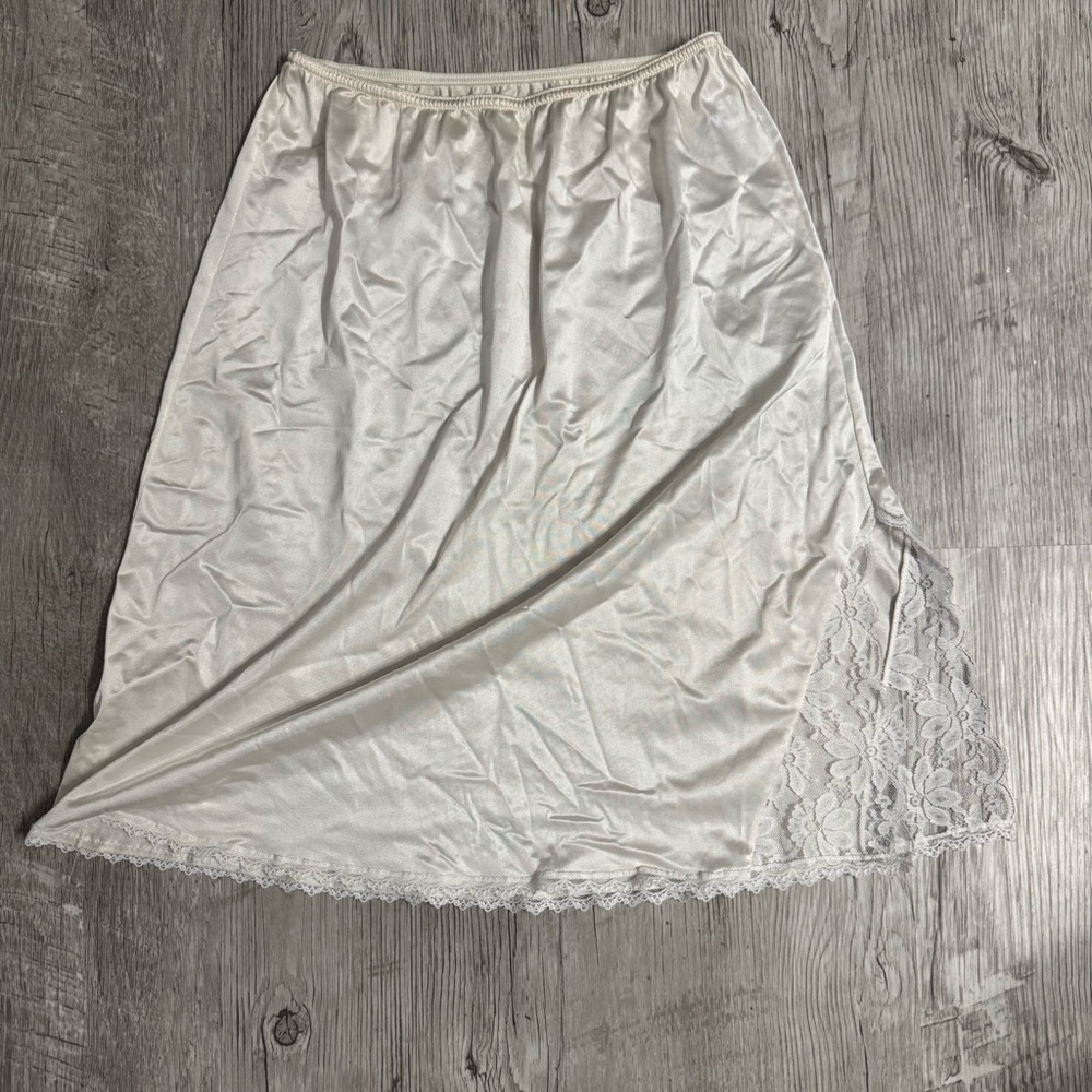 Maidenform Ivory Lace-Trim Half Slip